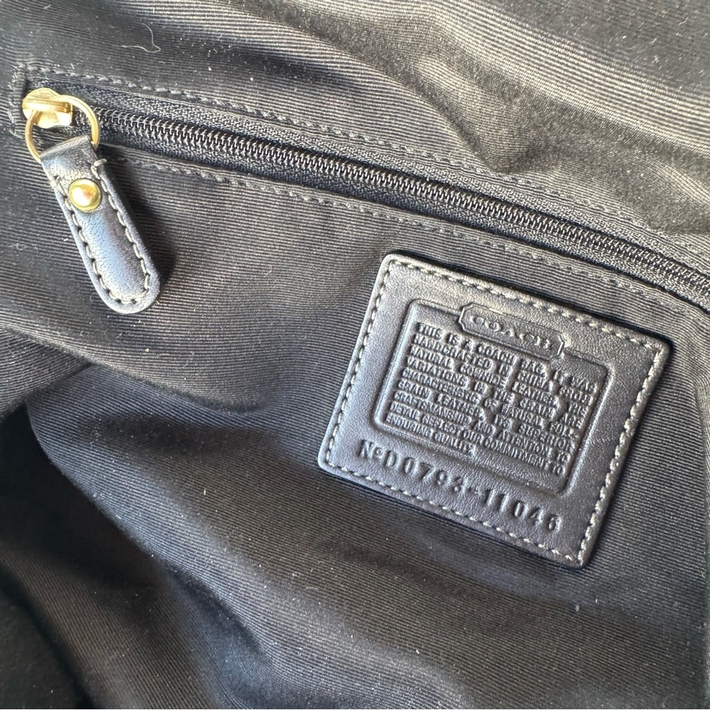 Vintage Coach Hampton #11046 Large Shoulder Bag Turnlock Black Leather - Picture 10 of 11